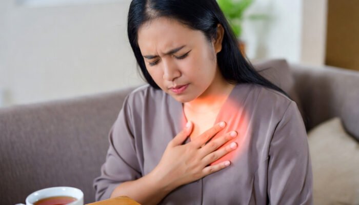 Dada Terasa Panas Setelah Makan? Waspadai Gejala Awal Asam Lambung Naik (GERD)